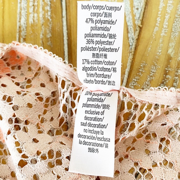 NIP Victoria’s Secret Flower Lace Shorts in Size Small - Picture 9 of 10